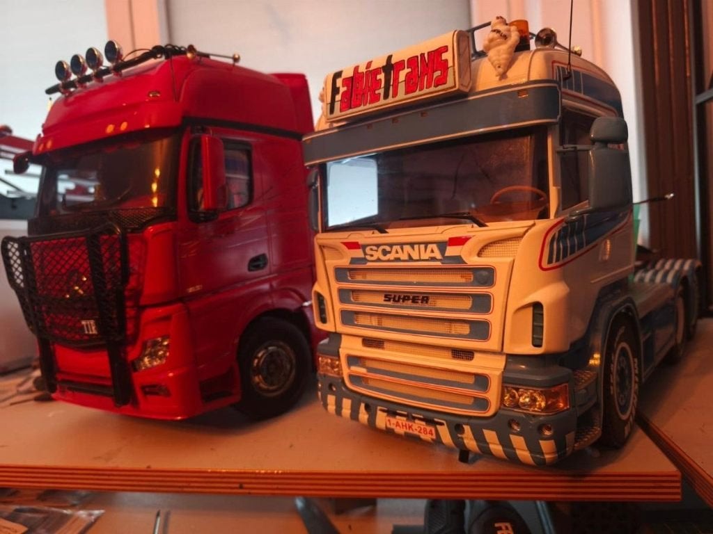 tamiya mercedes met servonaut, Hobby en Vrije tijd, Modelbouw | Auto's en Voertuigen, Ophalen, Auto, Groter dan 1:32, Nieuw