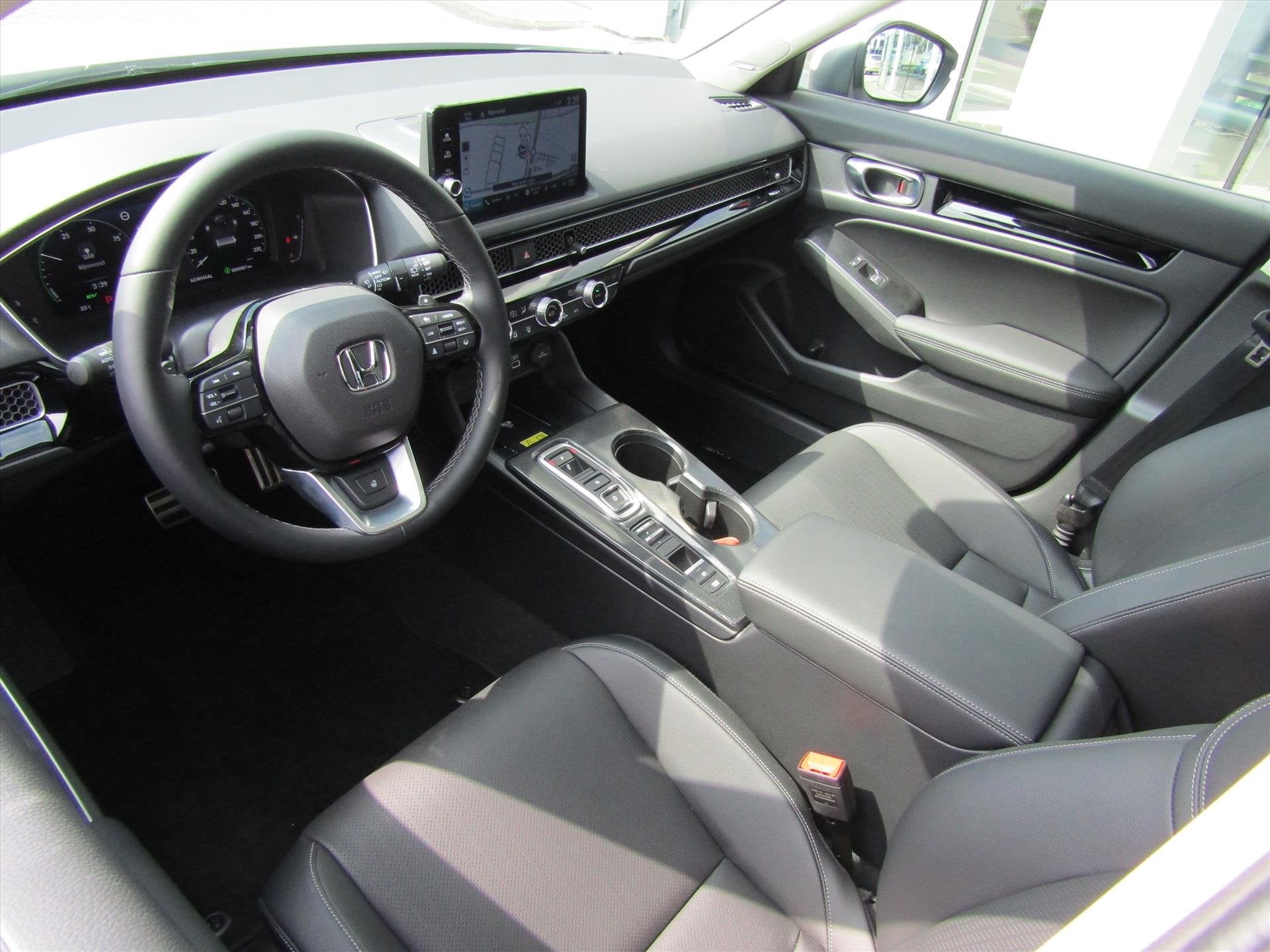 Honda Civic 2.0 HYBRID 184PK eCVT Advance Bose audio, Gebruikt, Wit, Bedrijf, 1433 kg