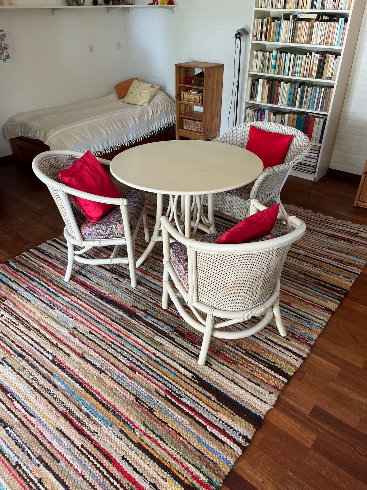 Rotan eethoek met ronde tafel en 3 stoelen, Ophalen, Gebruikt, Overige kleuren, Drie