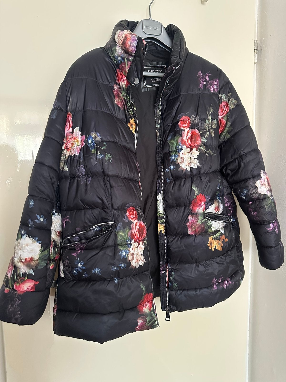 Zwarte gewatteerde jas met bloemenprint - Gerry Weber, Ophalen of Verzenden, Zo goed als nieuw, Maat 42/44 (L), Zwart