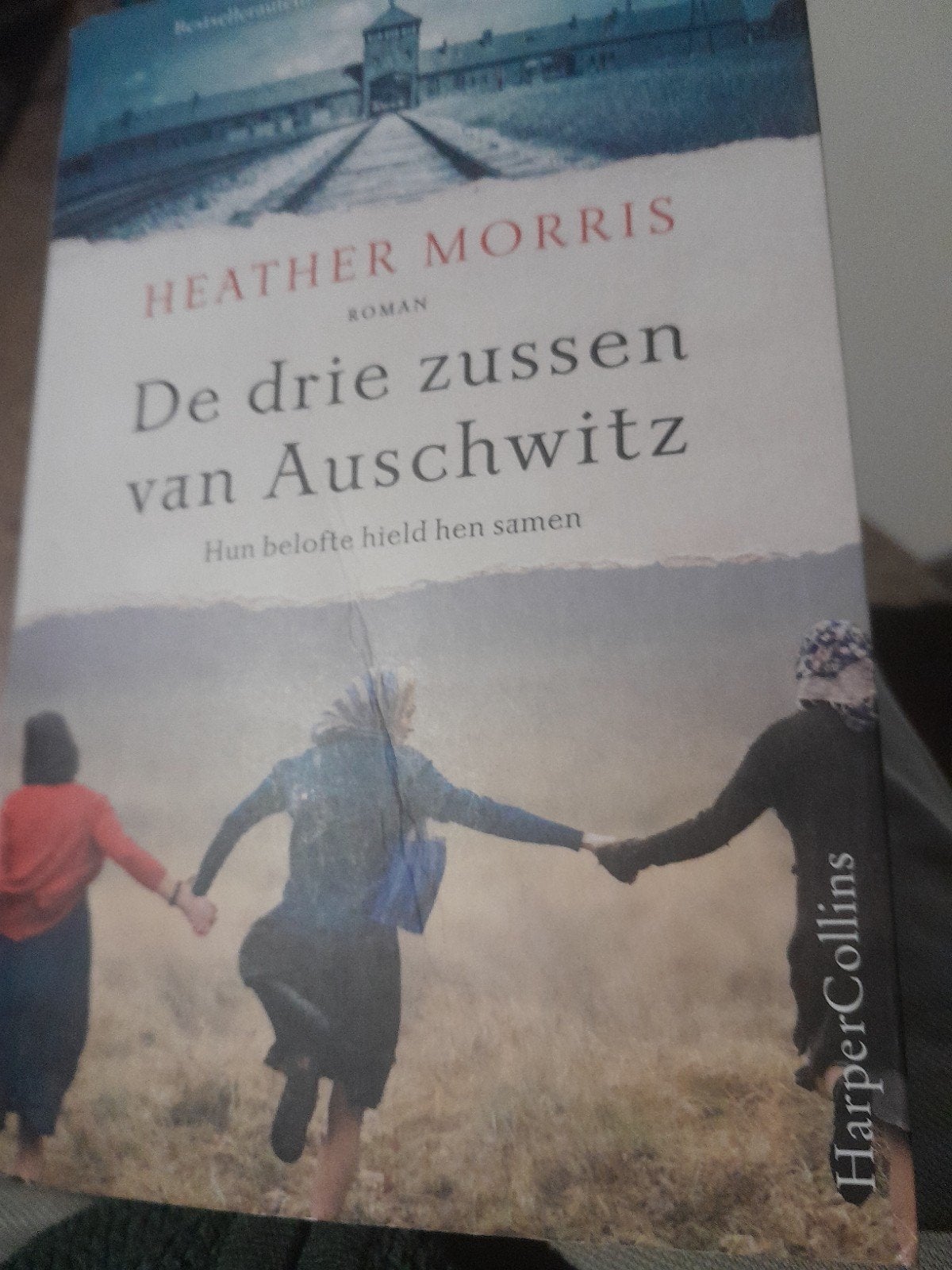 Heather Morris - De drie zussen van Auschwitz, Boeken, Ophalen of Verzenden, Zo goed als nieuw, Heather Morris