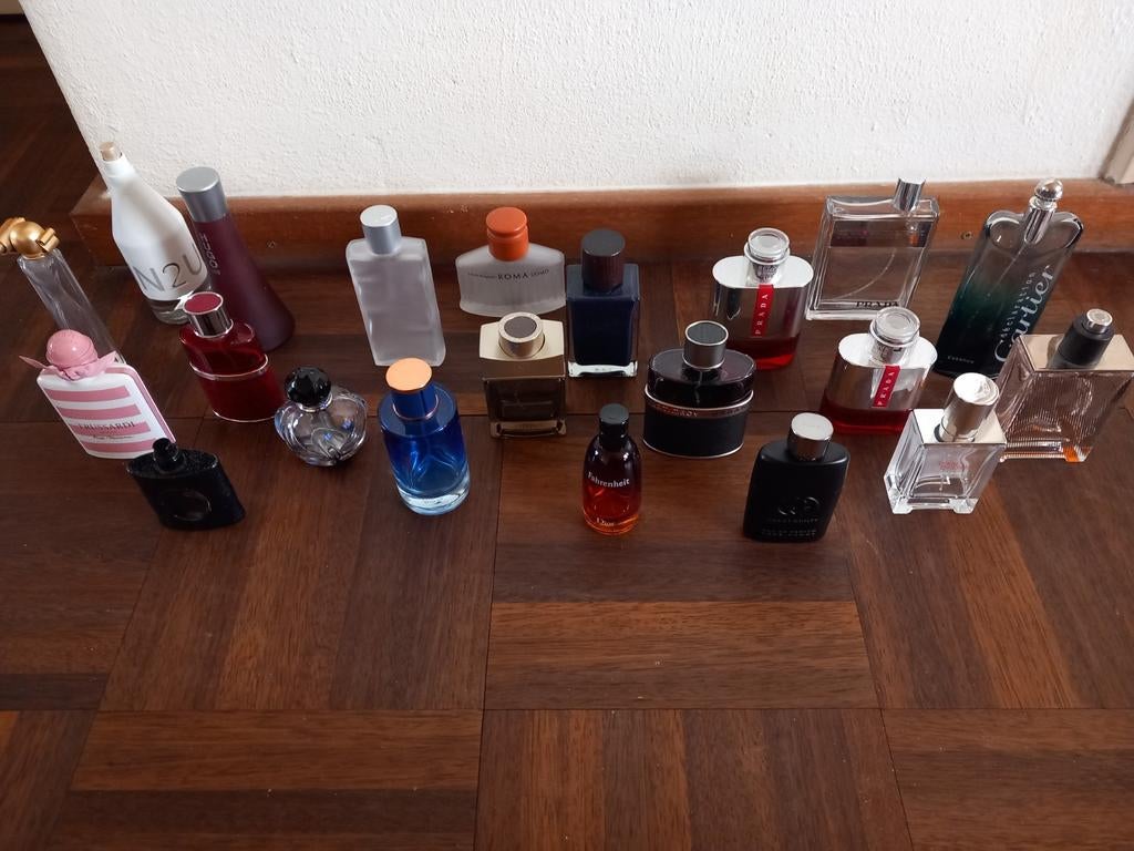 22 Lege parfum flessen, voor epoxy kunst mierlo geldrop, Ophalen