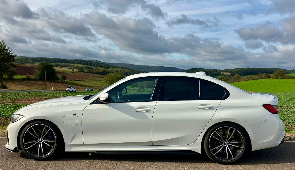 BMW 330e M Sport | 446 PK | Dealer Onderh| Eibach |winterset, Auto's, 1998 cc, Achterwielaandrijving, Zwart, Alcantara