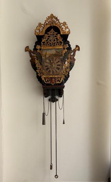 Zaanse/Friese stoelklok wandklok met gewichten en slinger, Ophalen