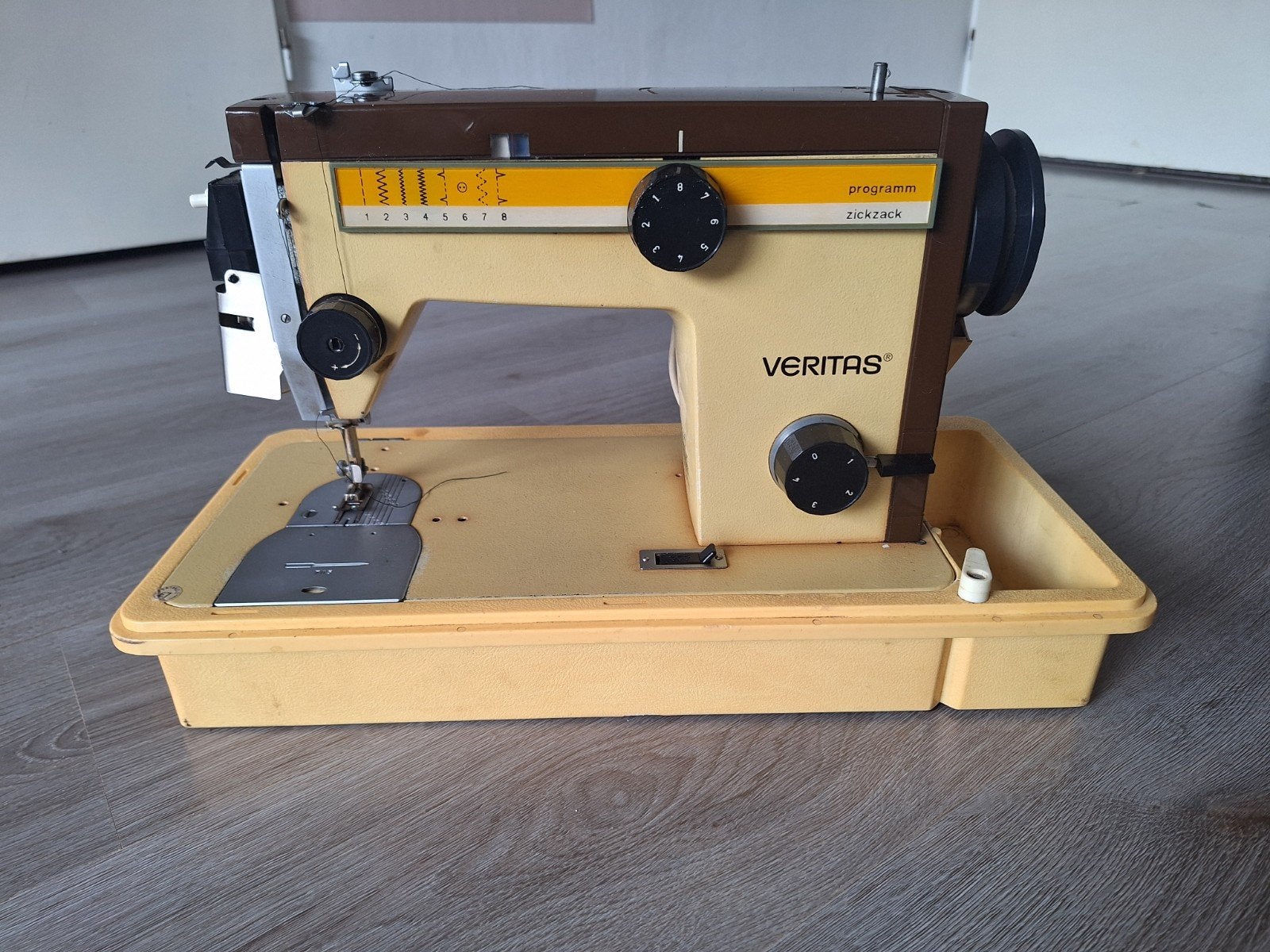 Veritas 8014/29 Naaimachine met Zickzack-programma, Hobby en Vrije tijd, Naaimachines en Toebehoren, Ophalen, Gebruikt, Naaimachine
