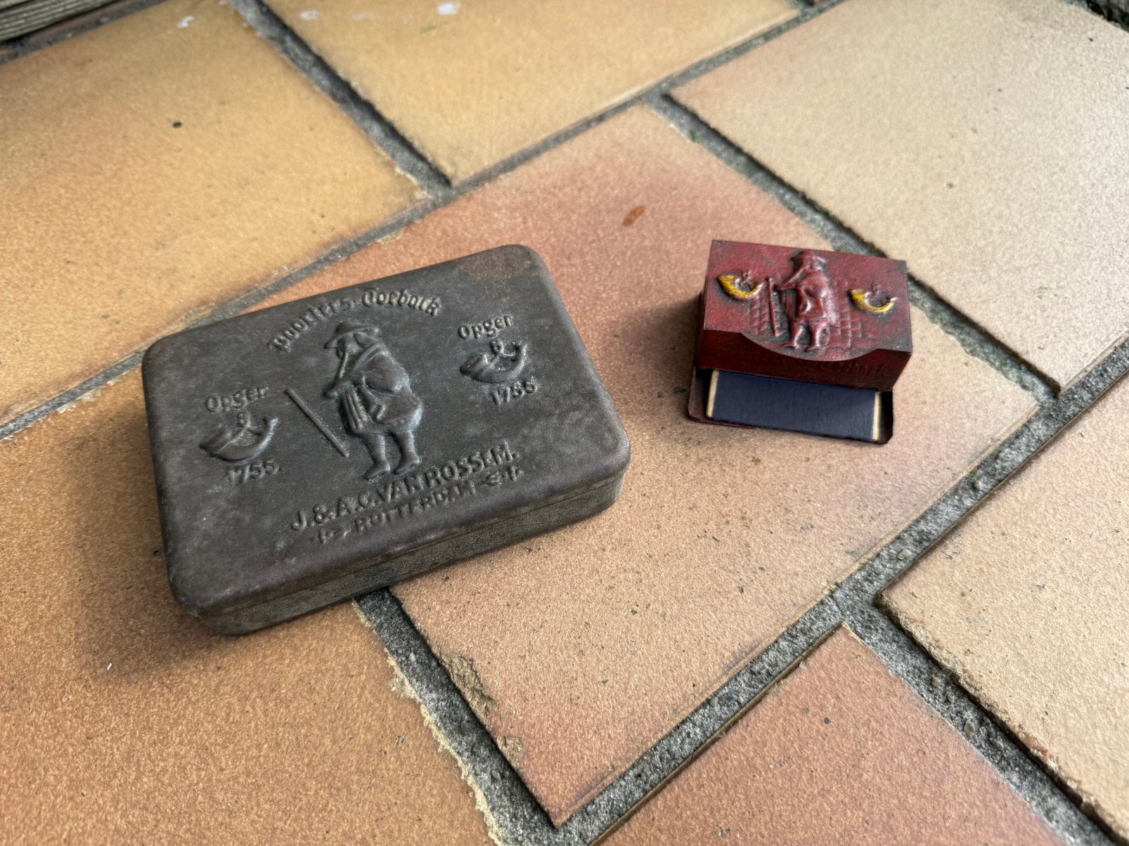 2 x reclame van rossem tabak rotterdam blik lucifer houder, Ophalen of Verzenden