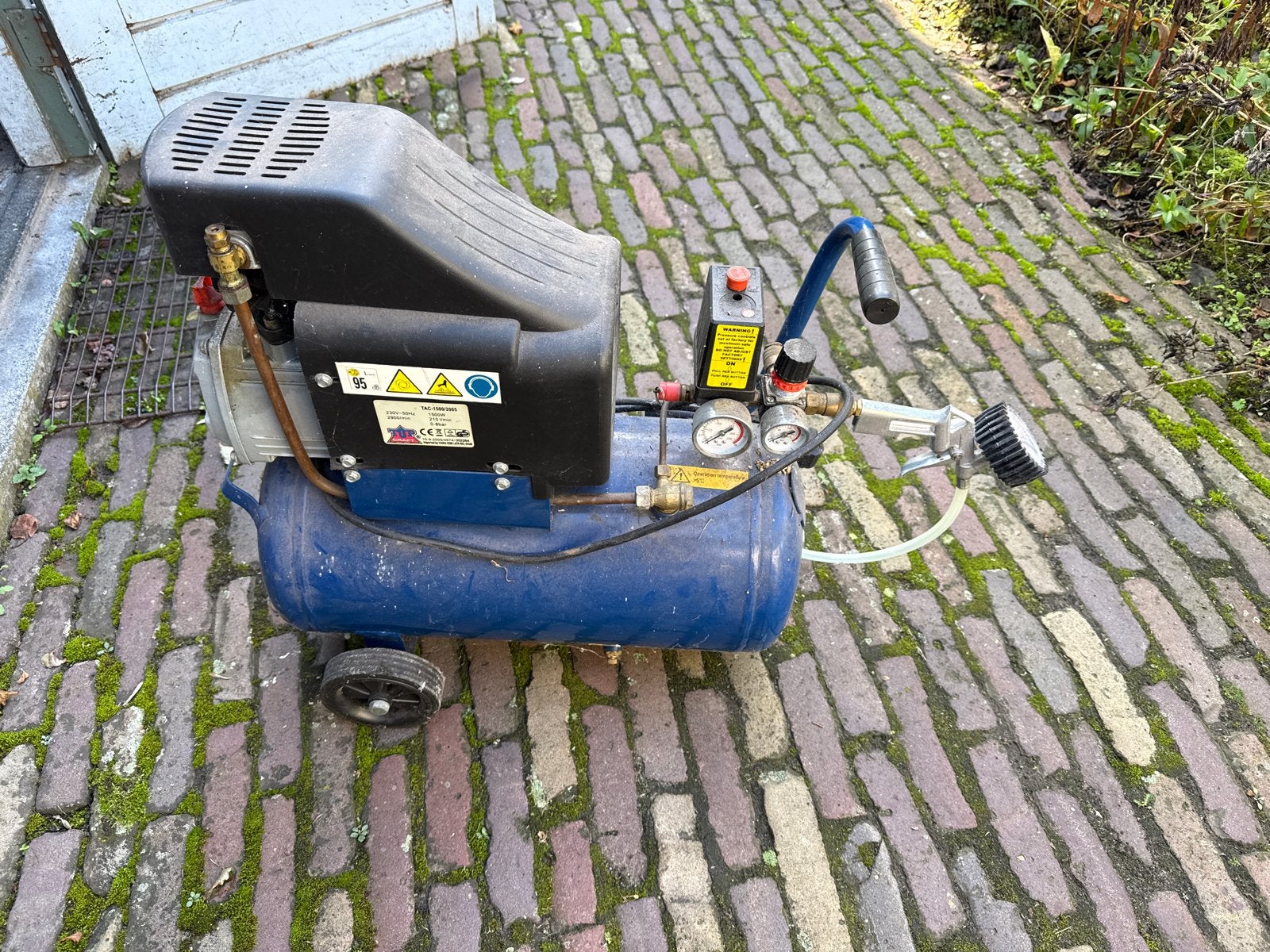 TUP CRAFT TAC-1500/2005 Compressor - 1500W, 0-8 bar, Ophalen, Gebruikt, 6 tot 10 bar, 200 tot 400 liter/min
