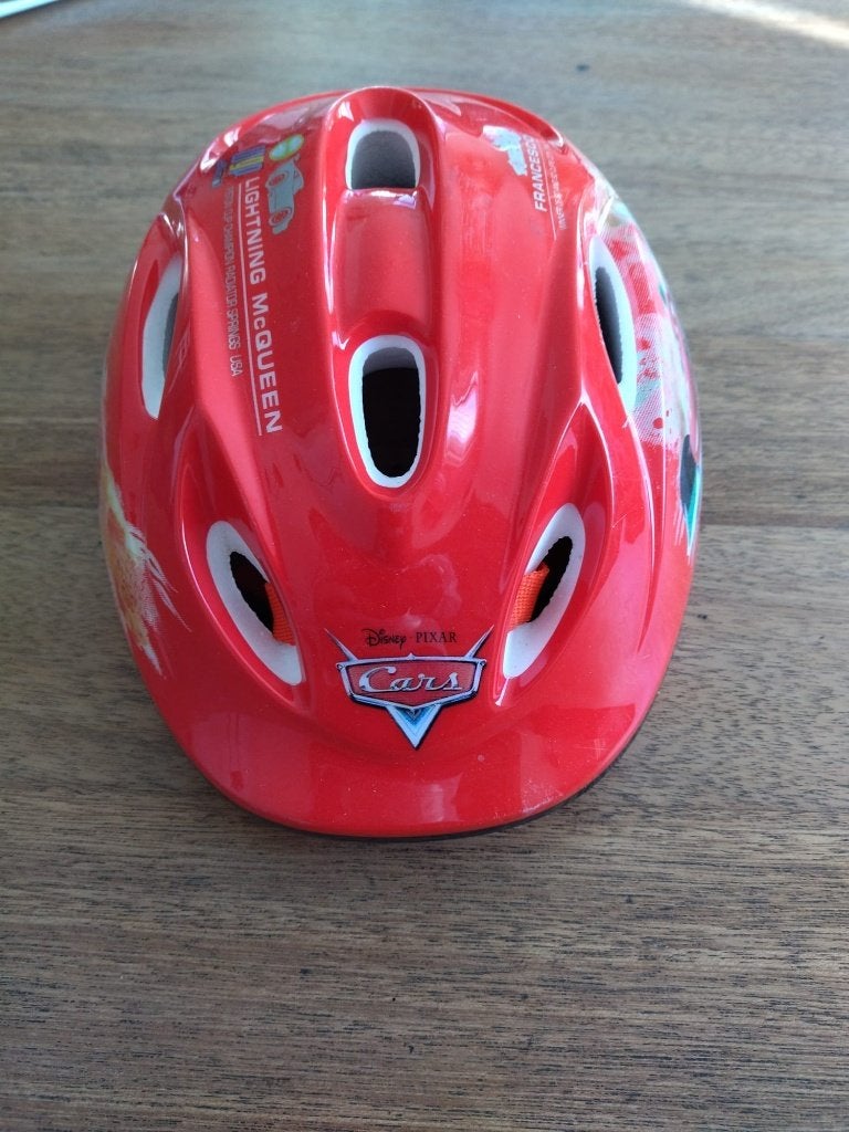 Stoere Kinder Disney Cars fietshelm Lightning McQueen mooie, Ophalen of Verzenden, Zo goed als nieuw, Loopfiets