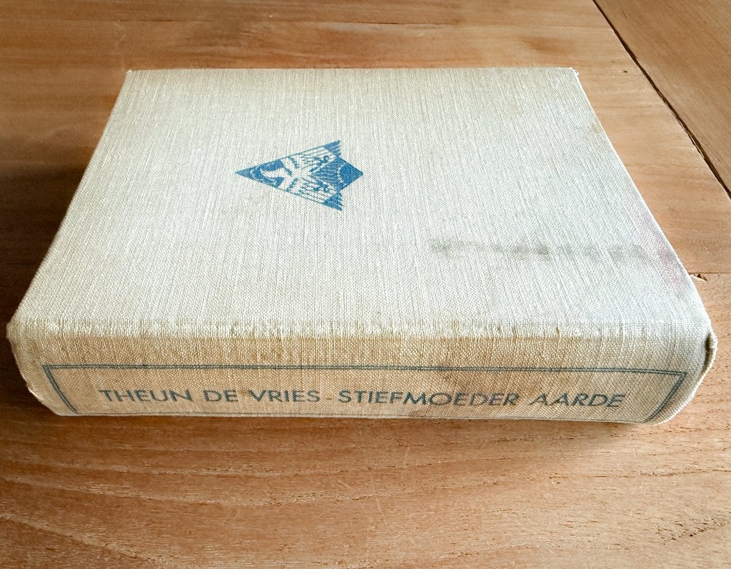 Roman - Stiefmoeder aarde - Theun de Vries, Boeken, Ophalen of Verzenden, Gelezen, Theun de Vries