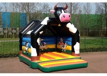 Springkussen koe te huur 4x5 met dakje, Hobby en Vrije tijd, Feestartikelen | Verhuur, Ophalen, Zo goed als nieuw, Verjaardag