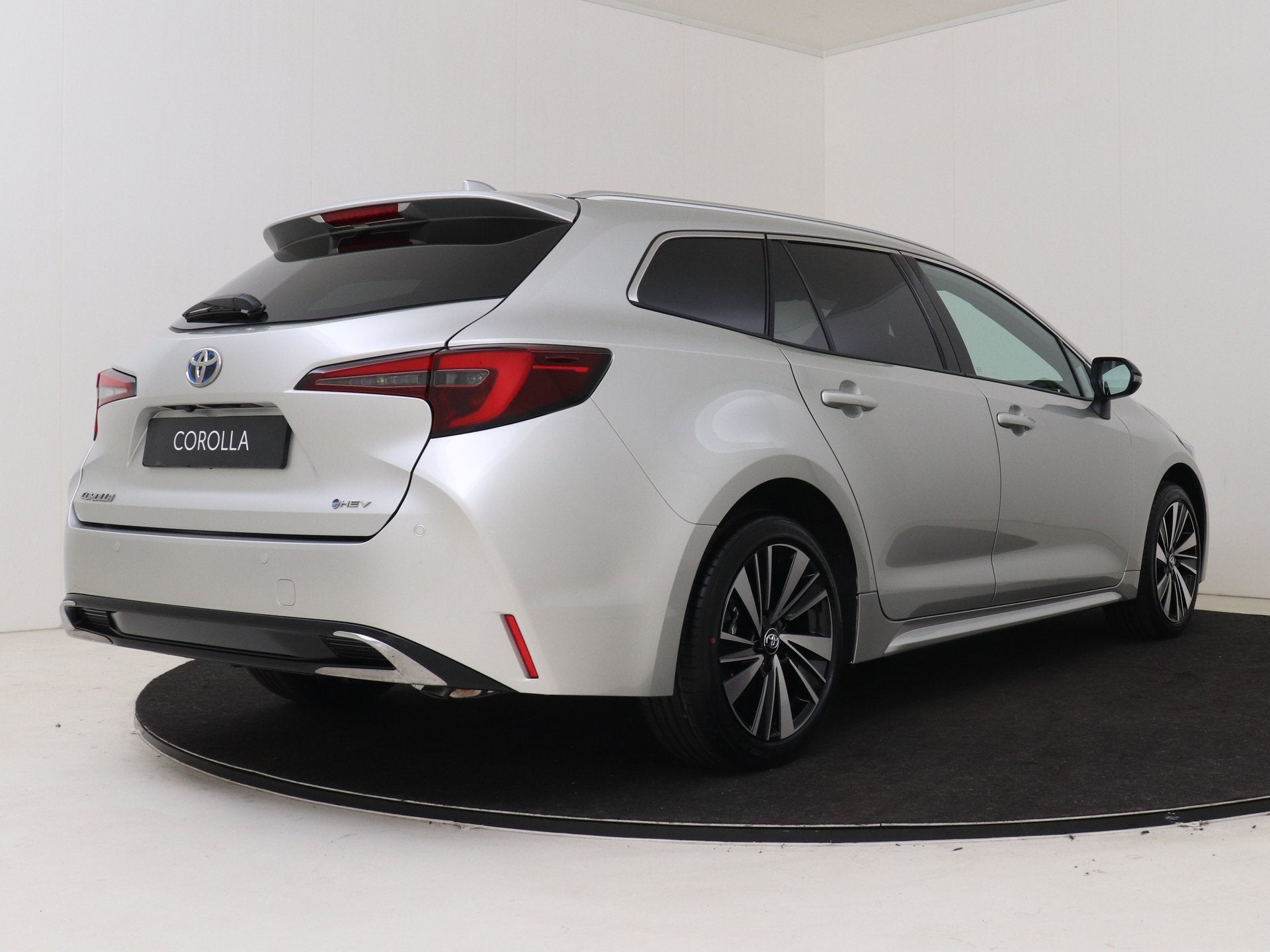 Toyota Corolla Touring Sports Hybrid 140 Dynamic | Navigatie, 12 maanden, Zwart, 4 cilinders, Nieuw