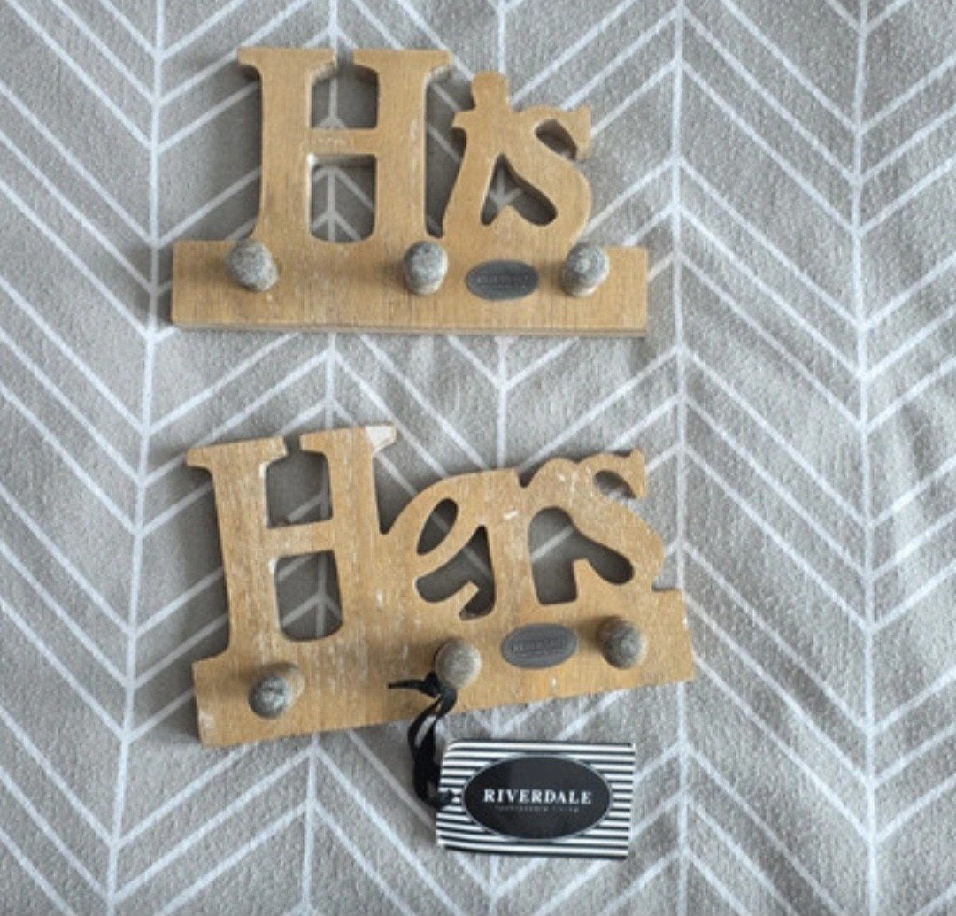 Riverdale His/Hers kapstokjes set - Natuurlijk hout, Huis en Inrichting, Wandhaken, Nieuw, Ophalen of Verzenden, Minder dan 100 cm