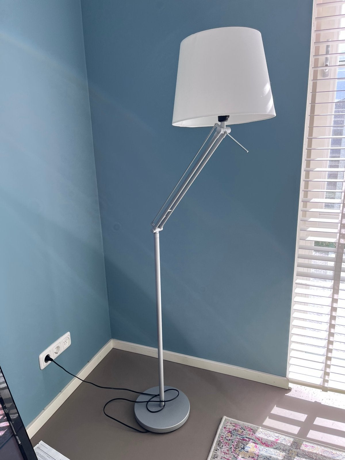 Ikea vloerlamp met witte kap, Huis en Inrichting, Lampen | Vloerlampen, Ophalen, Zo goed als nieuw, Stof, 150 tot 200 cm