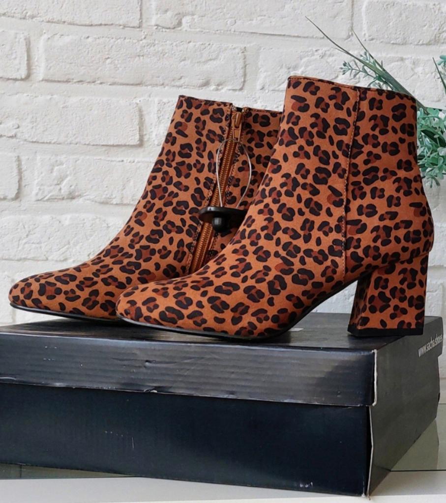 Dames schoenen Maat : 41
van € 72,99 voor € 29,94, Bruin, Lage of Enkellaarzen, Nieuw, Ophalen of Verzenden