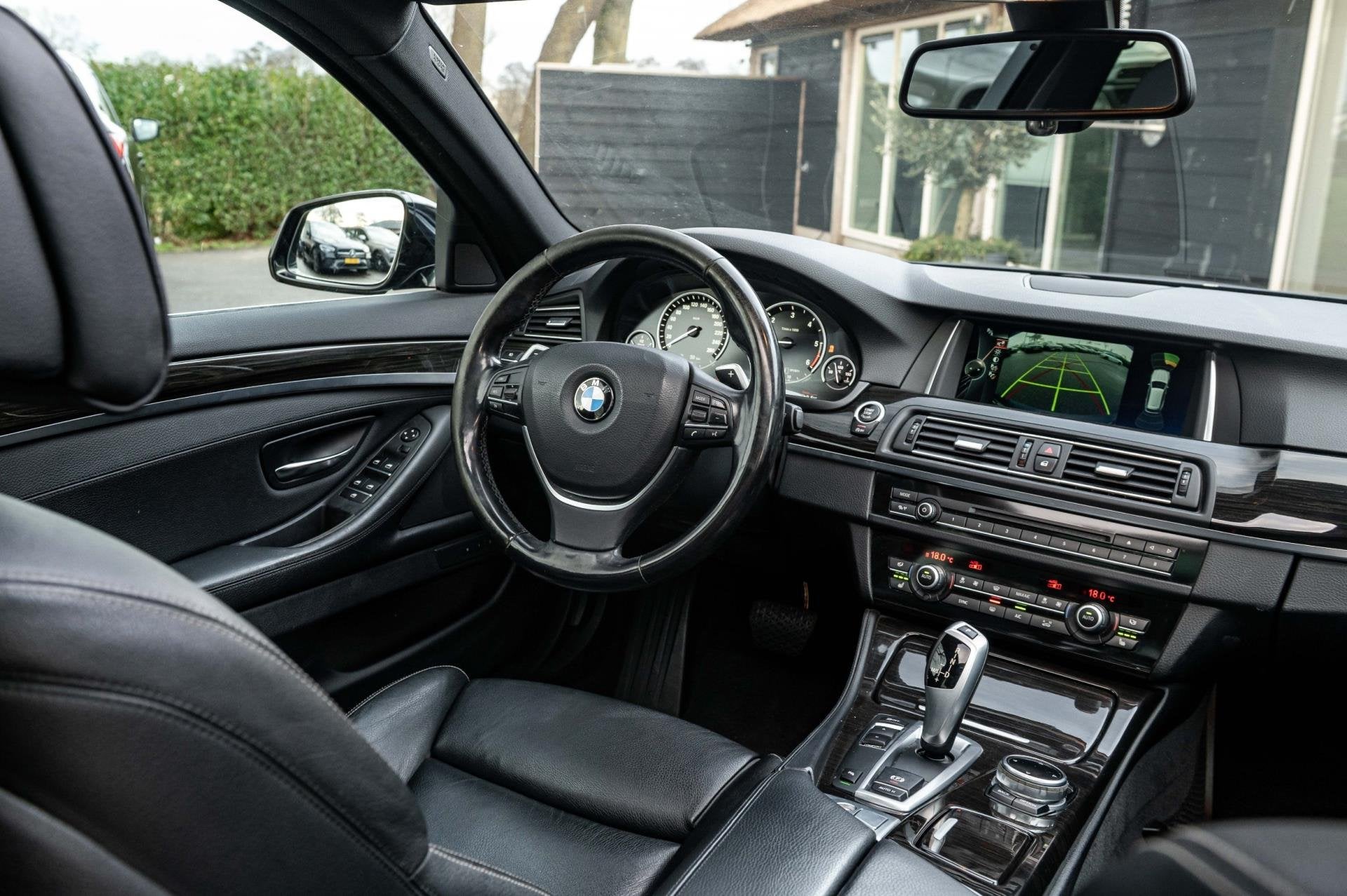 BMW 5-serie Touring 520d Last Minute Edition Panoramadak I S, Auto's, Automaat, Dealer onderhouden, Achterwielaandrijving, 2000 kg