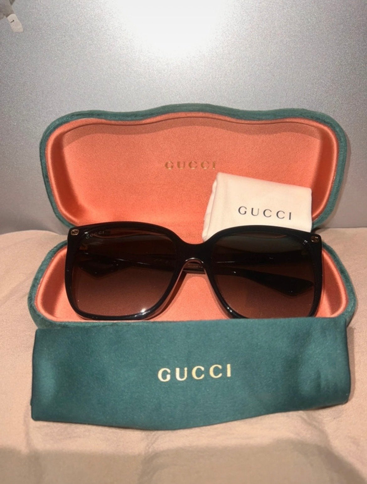Originele Gucci Dames Zonnebril met Case & Doekje, Overige merken, Gebruikt, Zonnebril, Verzenden