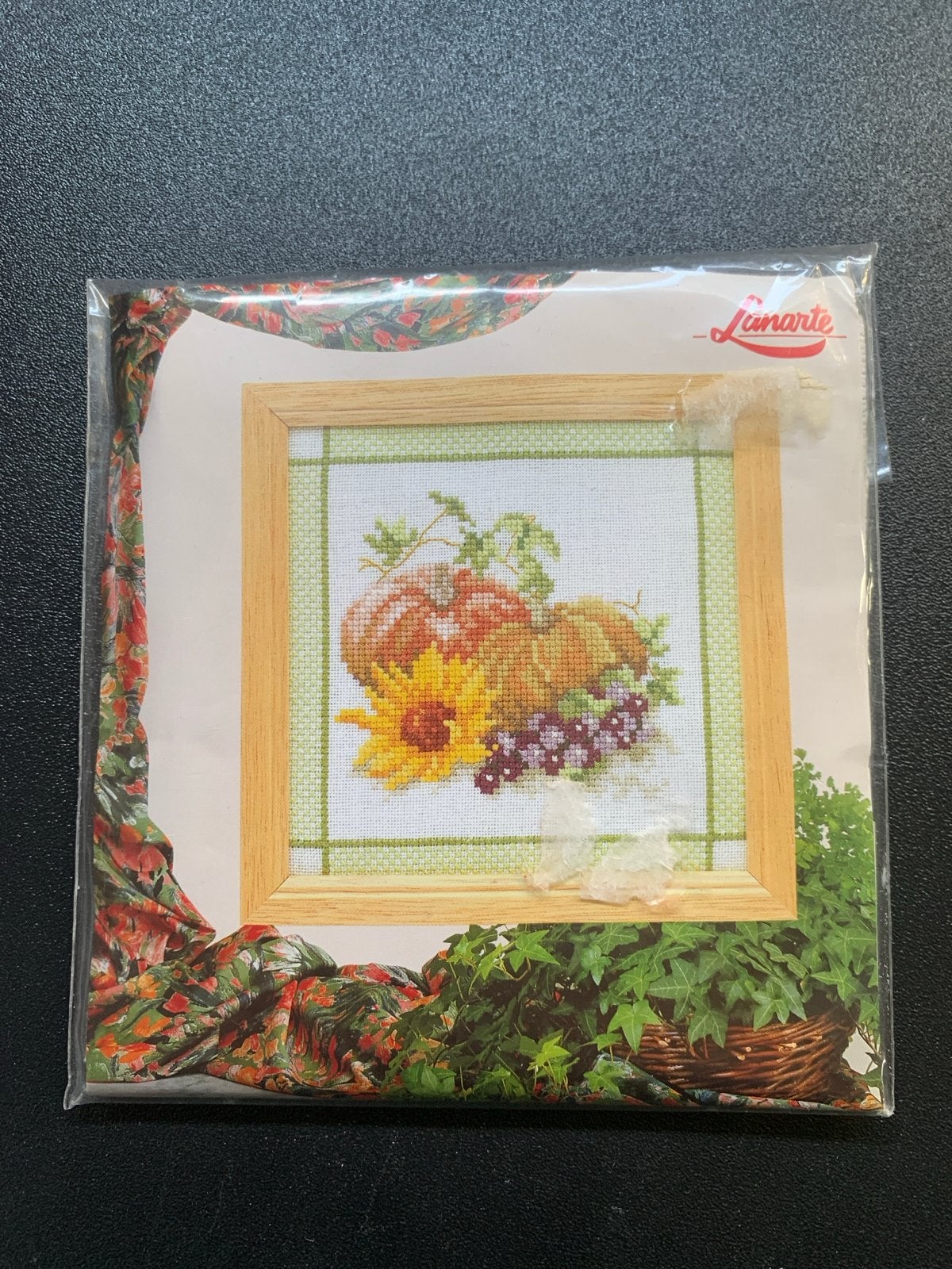 Borduurpakket Lunarte 14x14cm - Nooit gebruikt, Ophalen of Verzenden, Nieuw, Handborduren, Borduurpakket