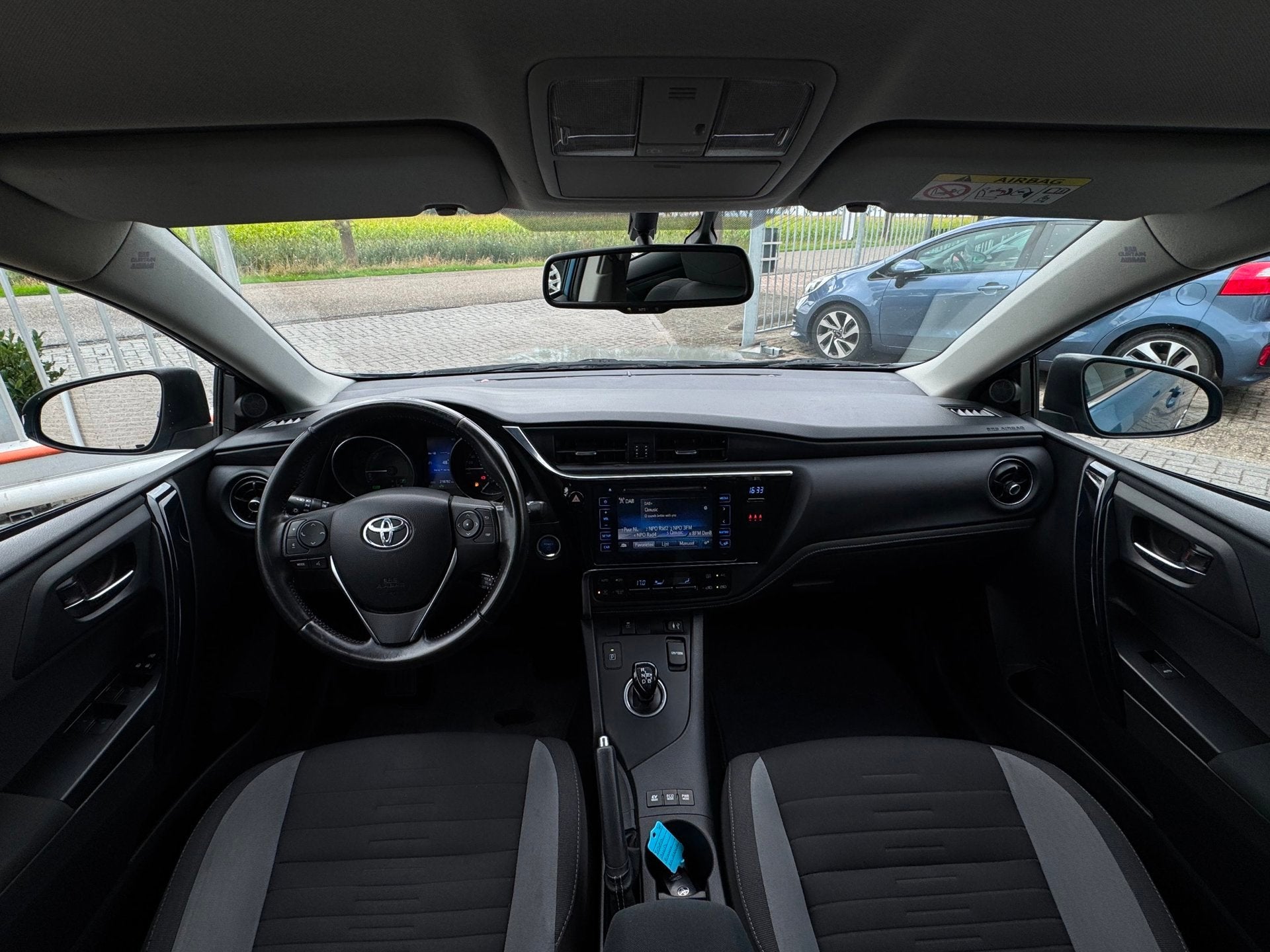Toyota Auris 1.8 Hybrid Lease Camera / 4-Seizoenenband / Lmv, Gebruikt, 4 cilinders, Blauw, Bedrijf