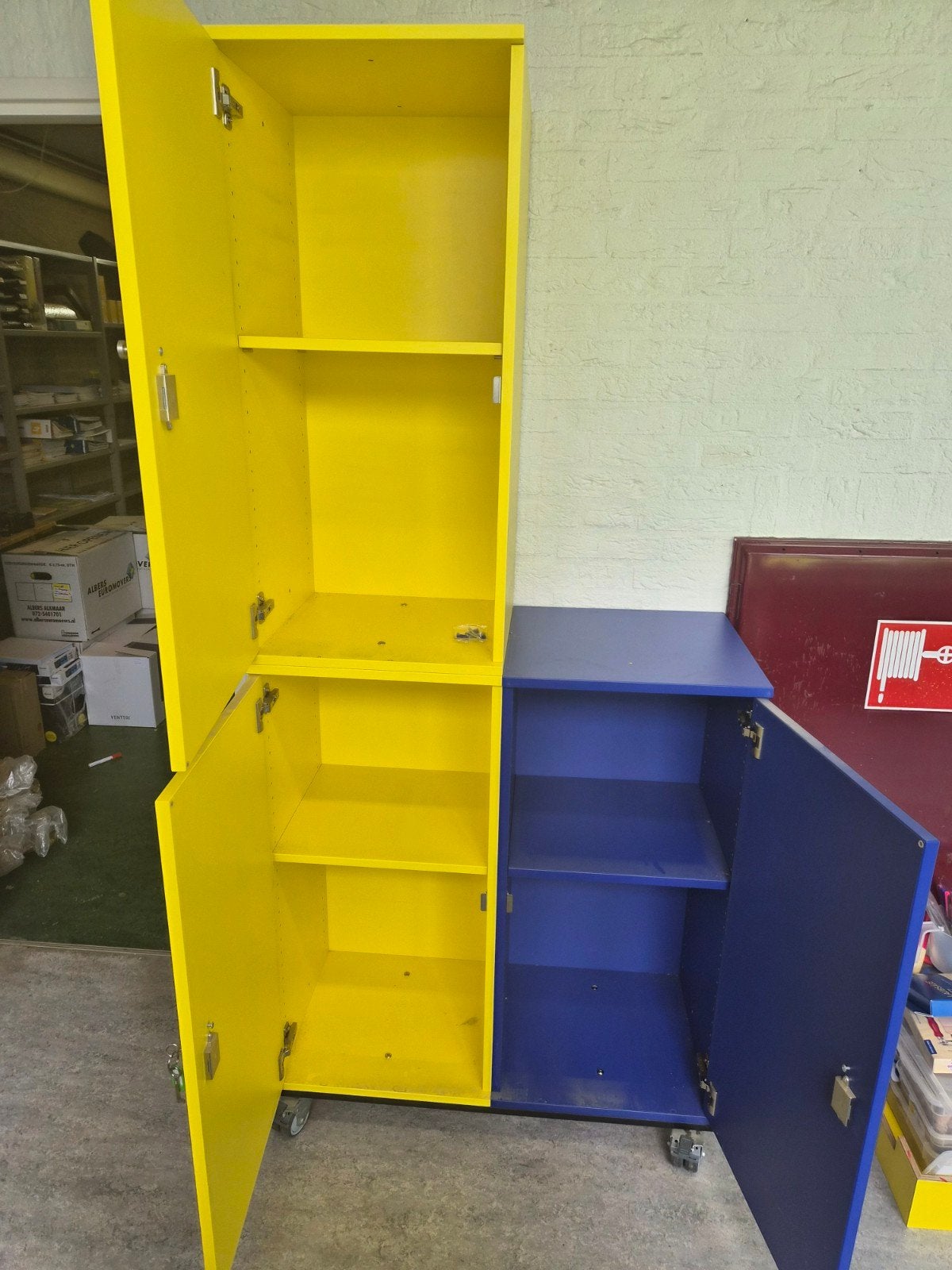 Verrijdbare kast geel en blauw, Ophalen, Gebruikt