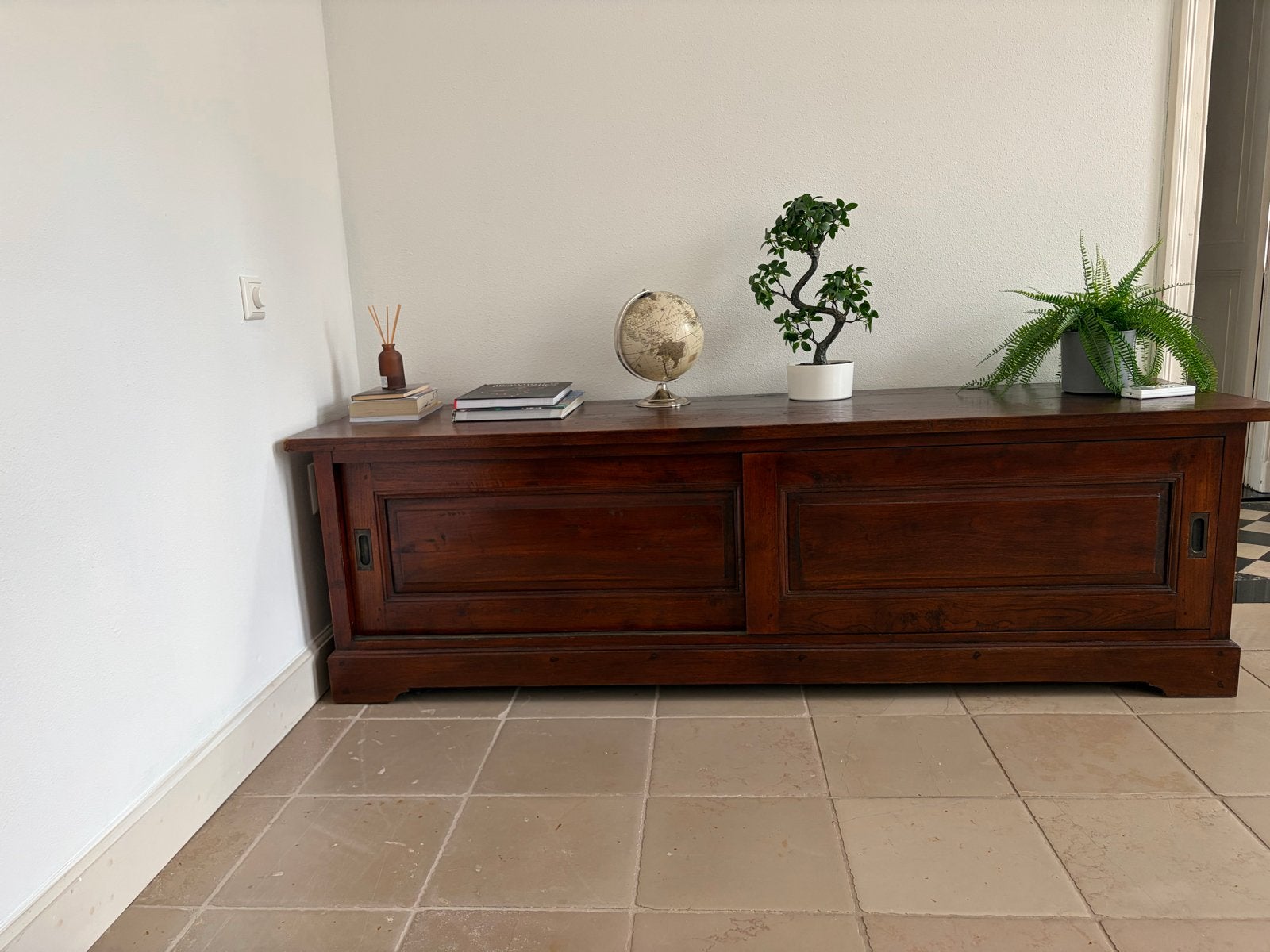 Antiek houten tv kast met schuifdeuren, Ophalen, Gebruikt, 150 tot 200 cm, Minder dan 100 cm