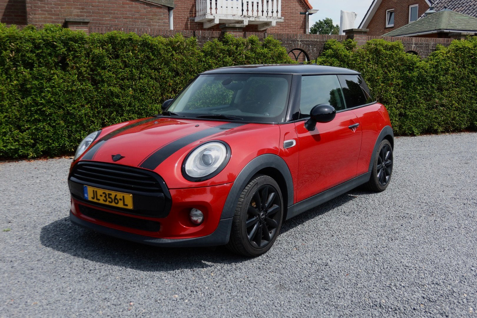 Mini 1.5 Serious Sport 2016 Rood | BIEDEN, Auto's, Mini, Particulier, Cooper, Airbags, Airconditioning, Bluetooth, Cruise Control