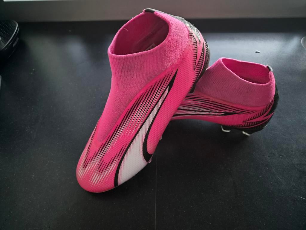 Roze Nike Mercurial Voetbalschoenen - Maat 40, Ophalen of Verzenden, Zo goed als nieuw, Schoenen