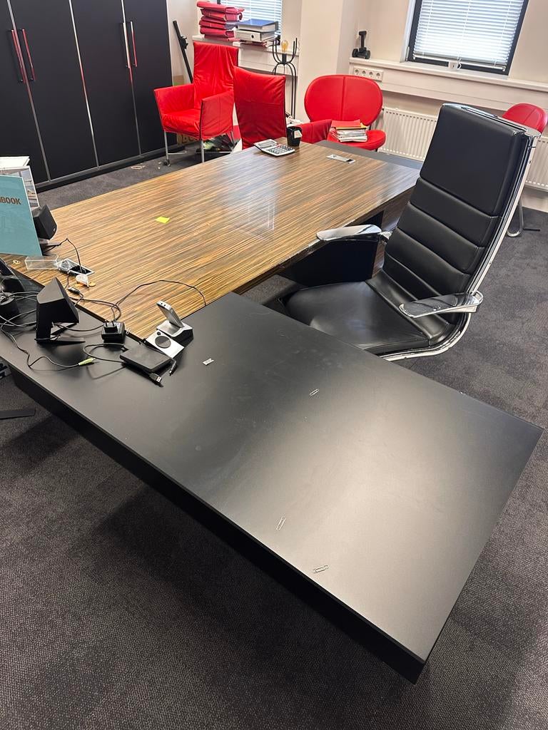 Design bureau met zwart en houtkleurig blad, Ophalen, Gebruikt, Hout, Demontabel