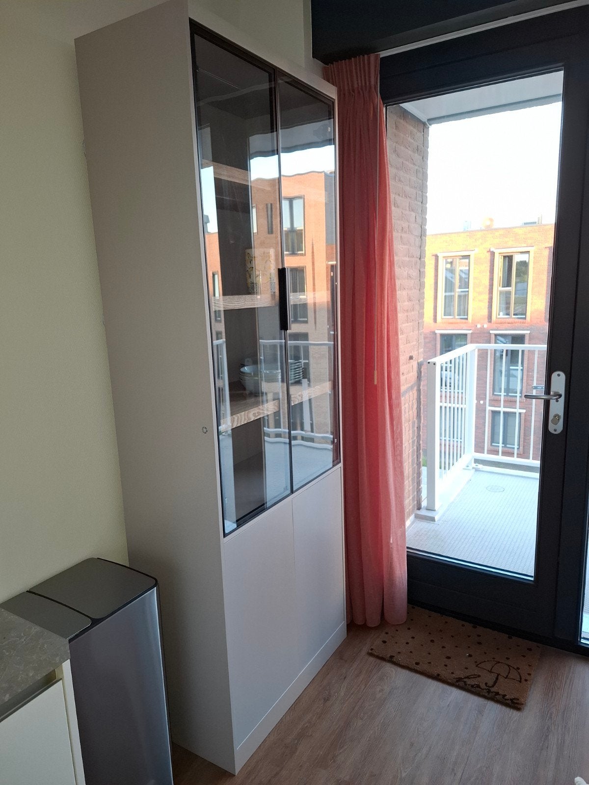 Moderne wandkast Leen Bakker met softclose en verlichting, Ophalen