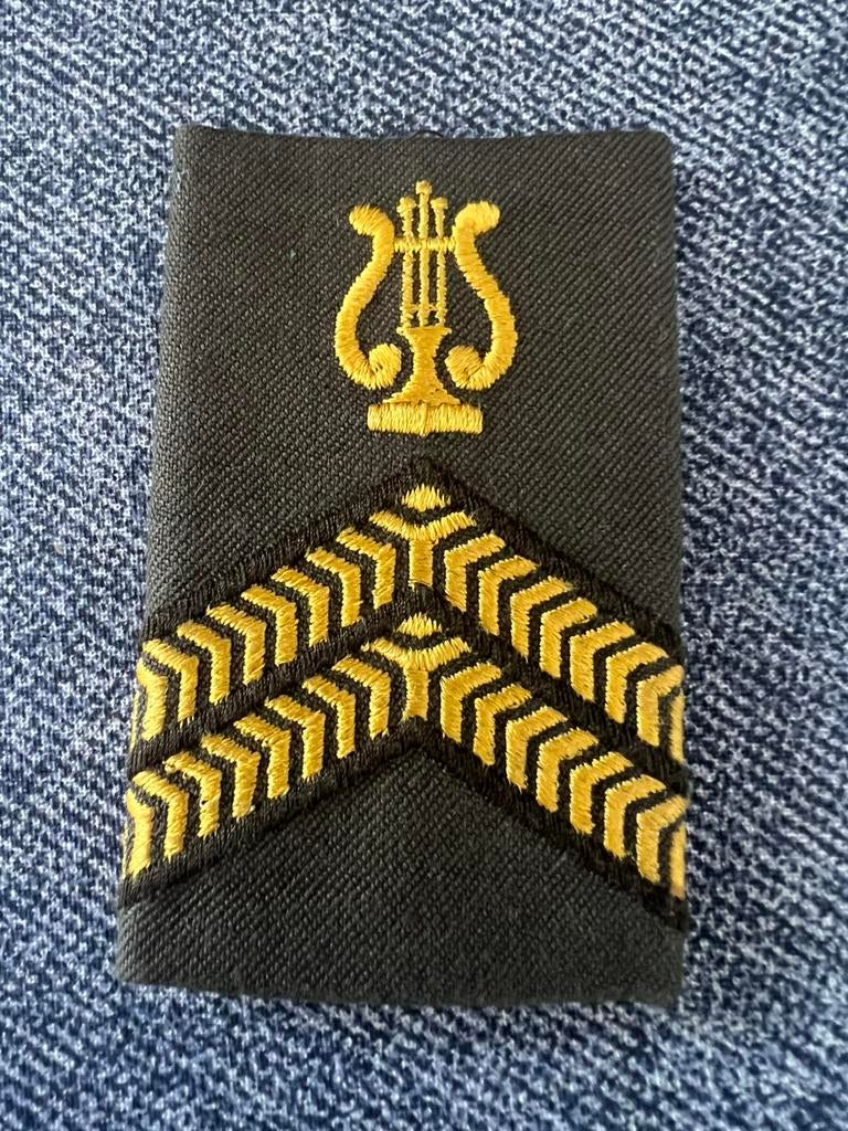 rangonderscheidingsteken GVT korporaal 1e klasse muzikant, Ophalen of Verzenden, Landmacht, Nederland, Embleem of Badge