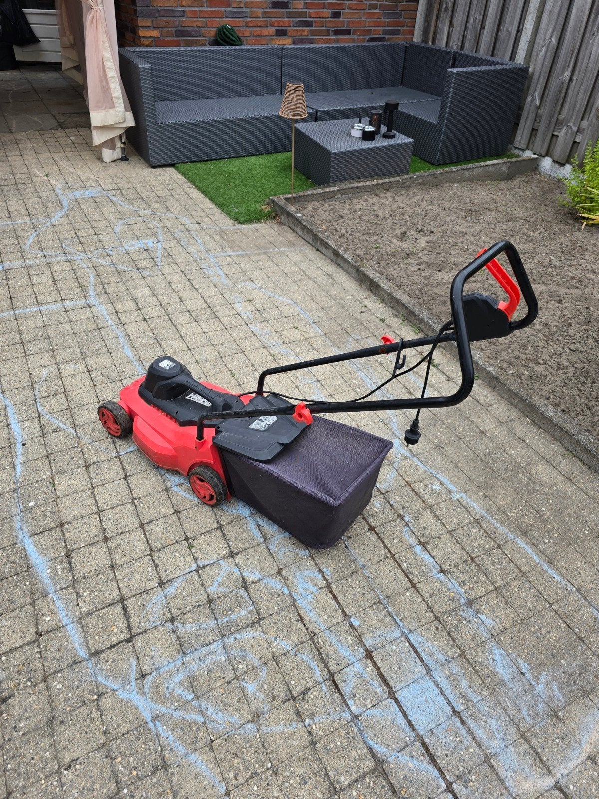 Goed werkende elektrische grasmaaier, Tuin en Terras, Grasmaaiers, Ophalen, Cirkelmaaier, Gebruikt, Elektrische grasmaaier