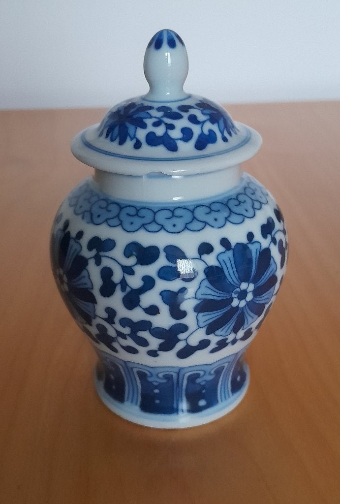 Blauw beschilderd vaasje met deksel, Ophalen of Verzenden