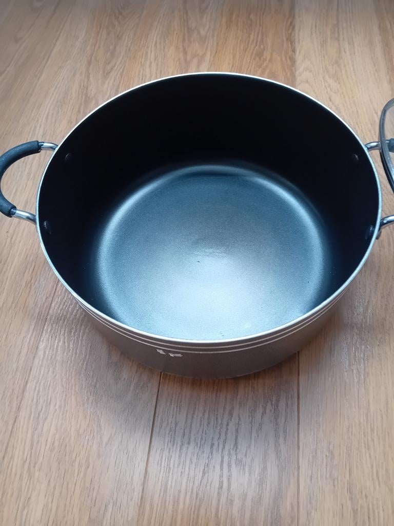 Nieuwe pan 34 cm met deksel, Ophalen of Verzenden, Nieuw