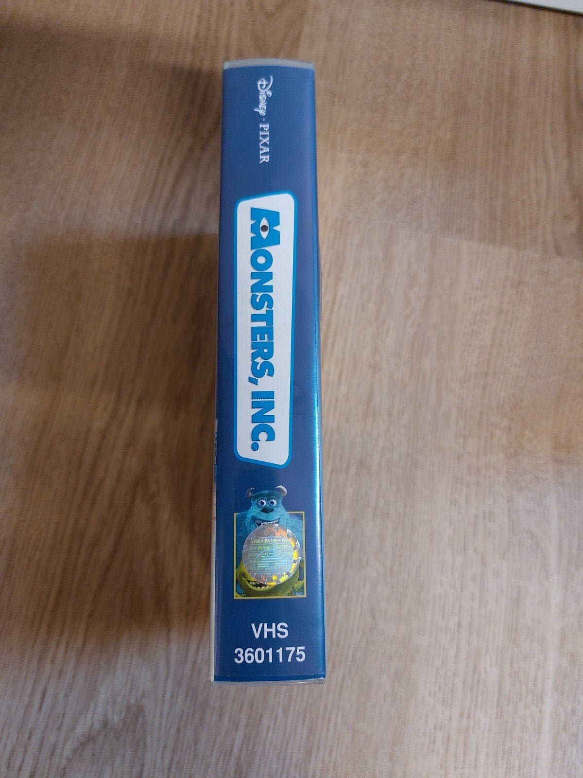 Monsters inc Disney VHS videoband, Ophalen of Verzenden, Zo goed als nieuw, Beeldje of Figuurtje