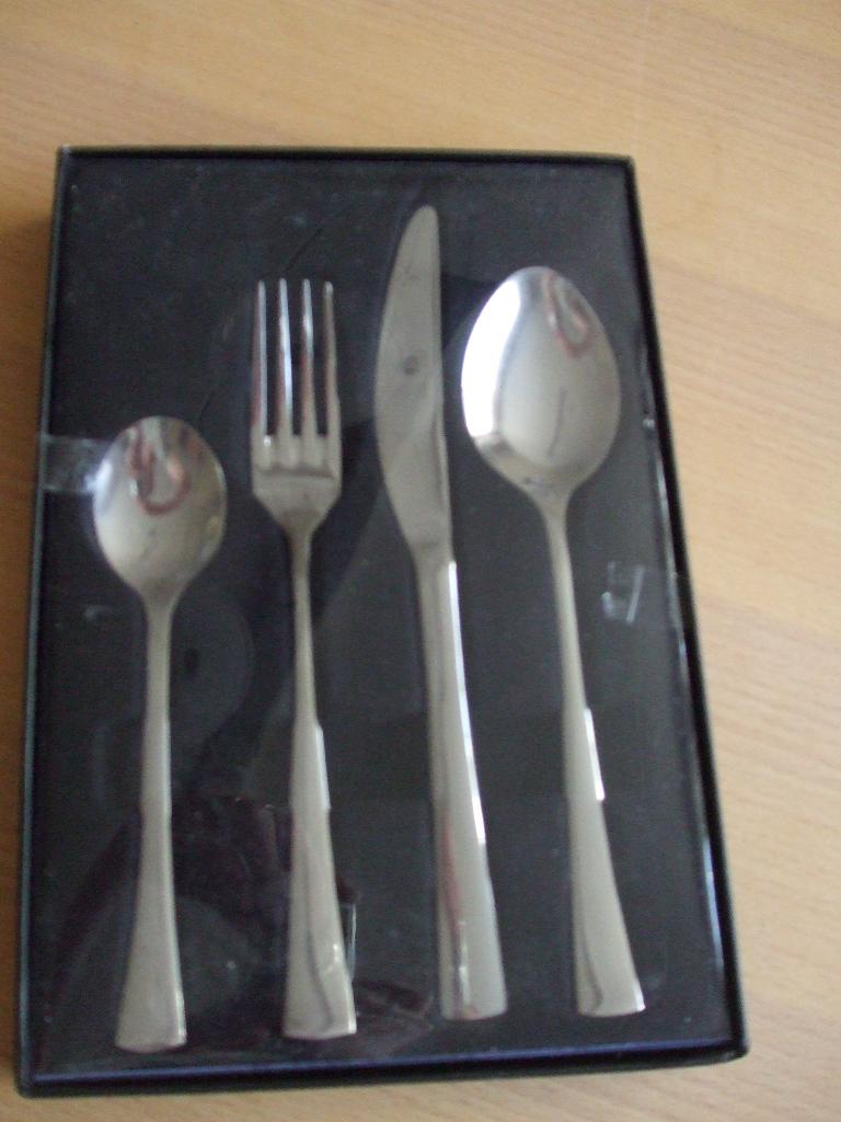 Te koop nieuw bestekset., Huis en Inrichting, Keuken | Bestek, Ophalen of Verzenden, Nieuw, Rvs of Chroom, Bestekset