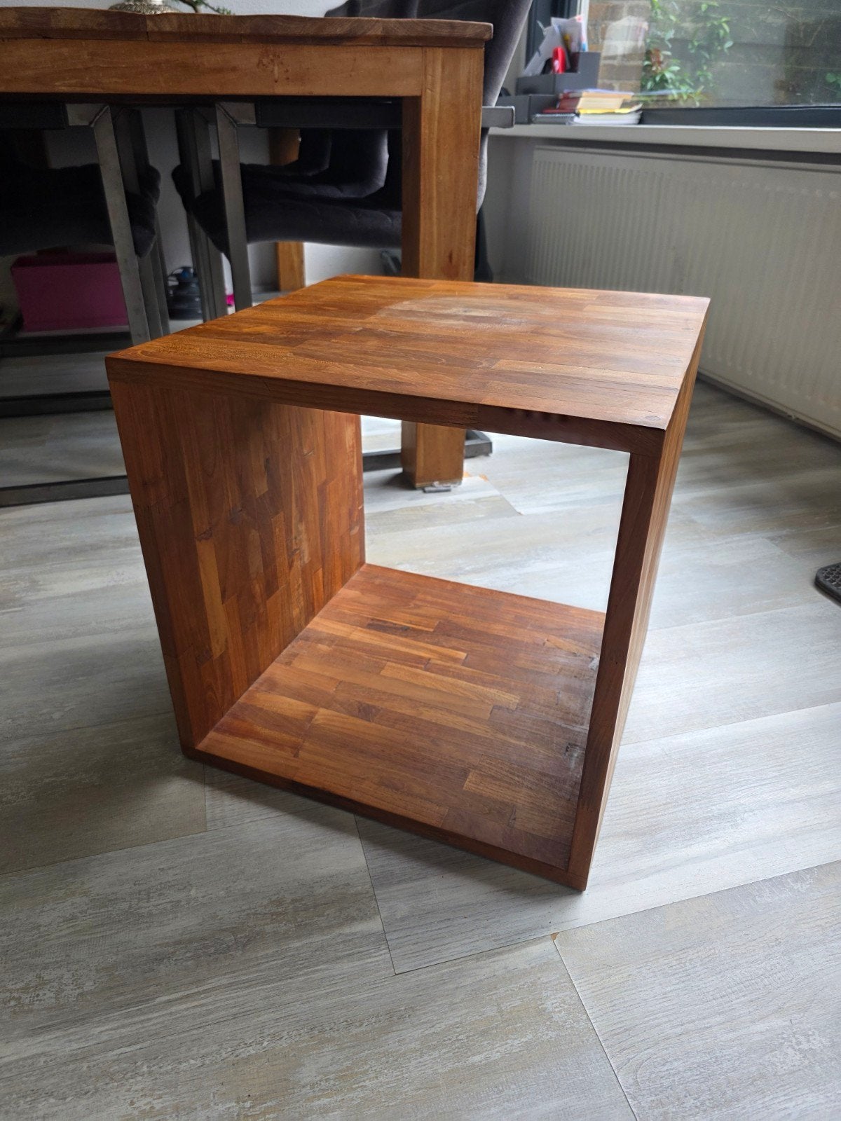 Set van 2 massief houten bijzettafels/kubus, Huis en Inrichting, Tafels | Bijzettafels, Ophalen, Minder dan 45 cm, Gebruikt, Vierkant