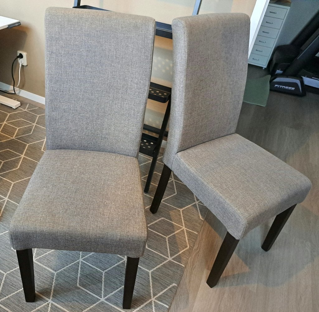 2 grijze gestoffeerde Stoelen, Huis en Inrichting, Stoelen, Ophalen, Overige materialen, Twee, Zo goed als nieuw