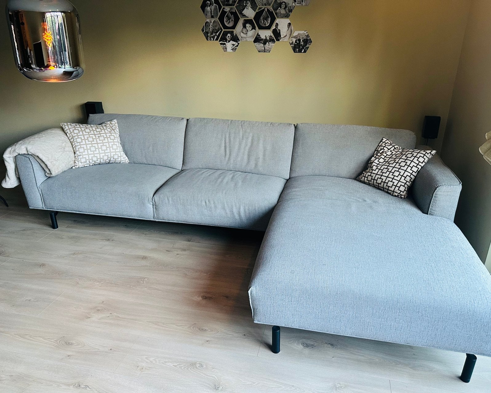 Mooie grijze loungebank te koop, 320 cm breed!, Ophalen, Zo goed als nieuw, Stof, Modern