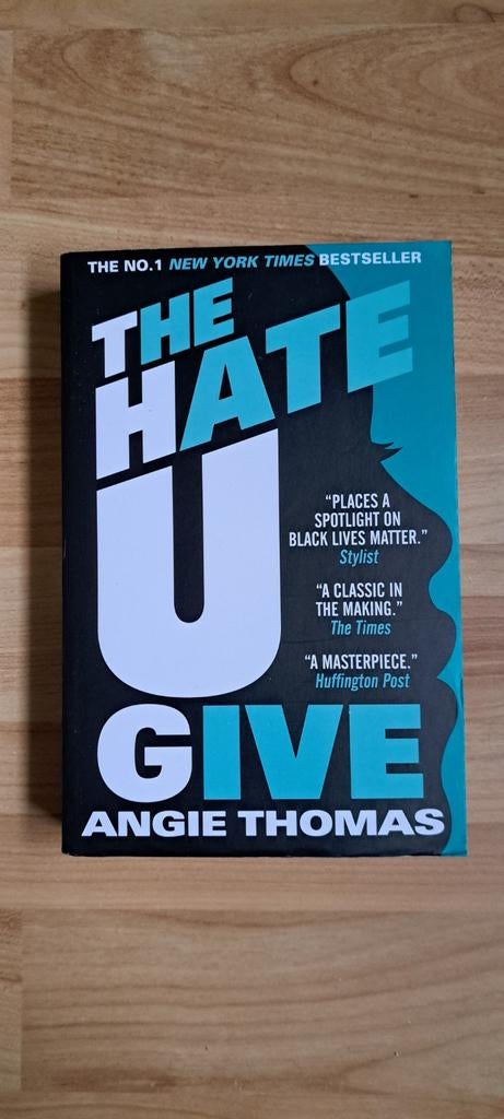 Angie Thomas - The hate u give, Ophalen of Verzenden, Zo goed als nieuw