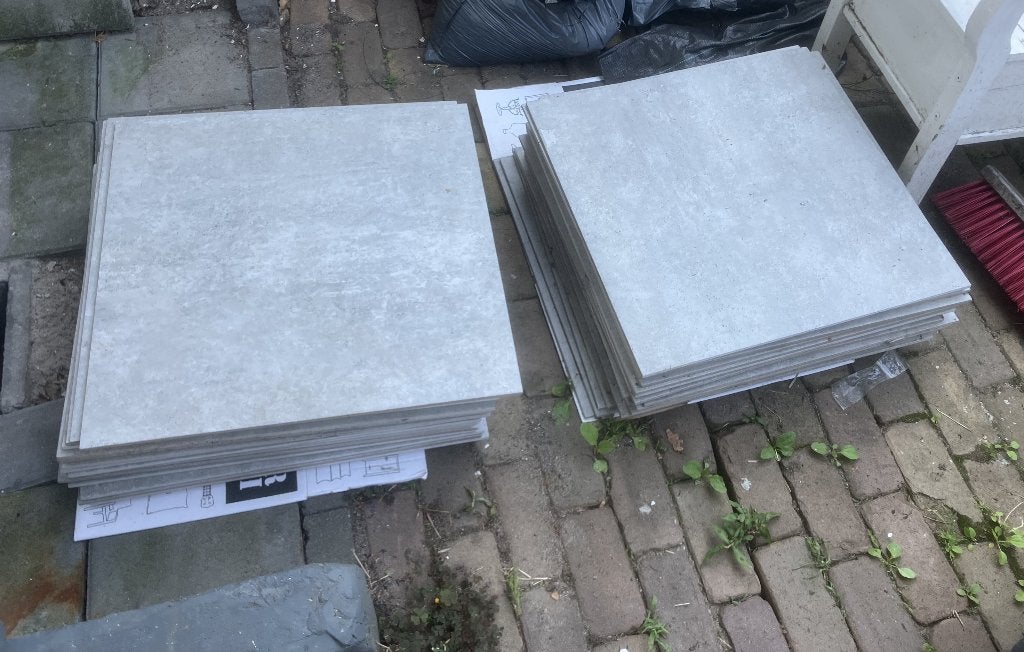 In prijs verlaagd:45 Grijze Vloertegels - 60x60 cm (16,2 m²), Ophalen, 40 tot 60 cm, 40 tot 60 cm, Keramiek