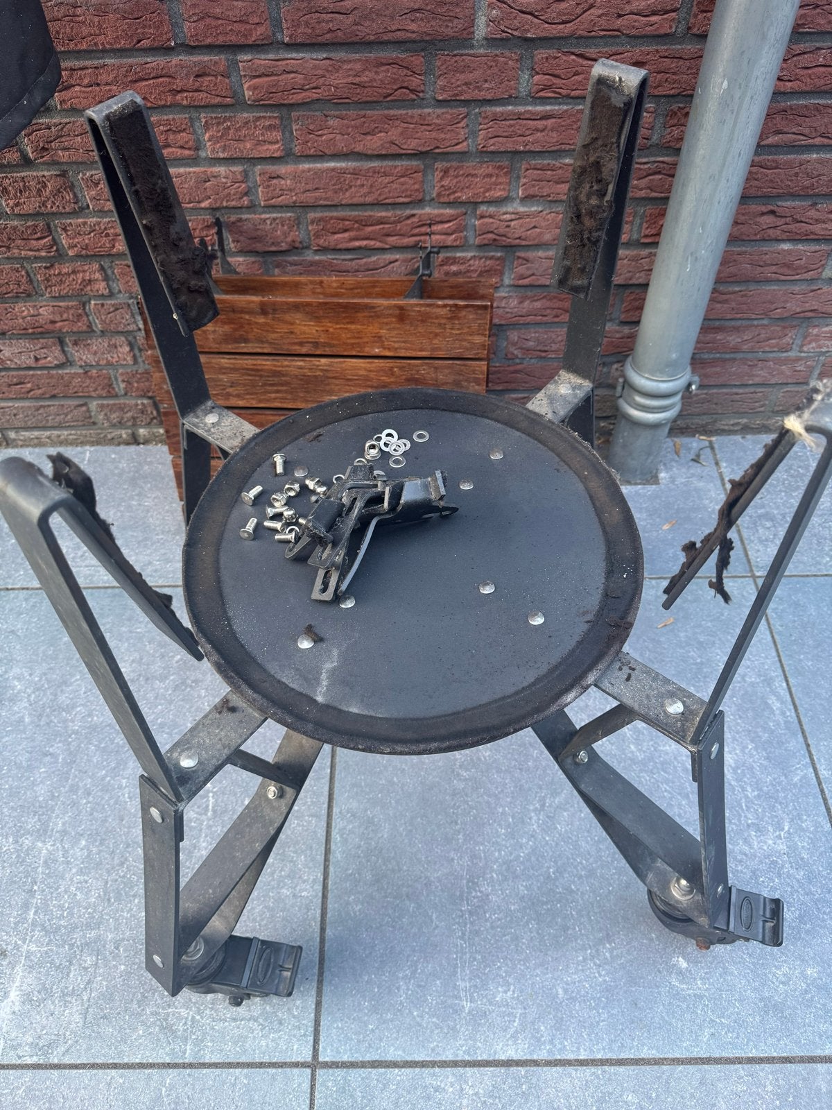 Onderstel voor BBQ Bastard Large (L), Tuin en Terras, Ophalen, Gebruikt