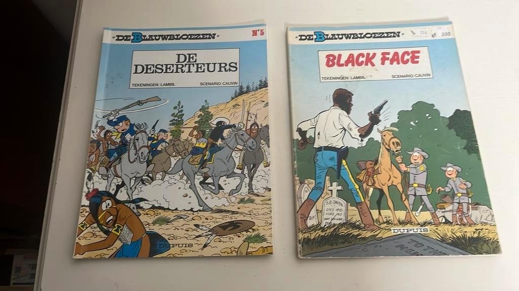 7 x Lucky Luke en 3 x De blauwbloezen, Meerdere stripboeken, Ophalen of Verzenden, Gelezen
