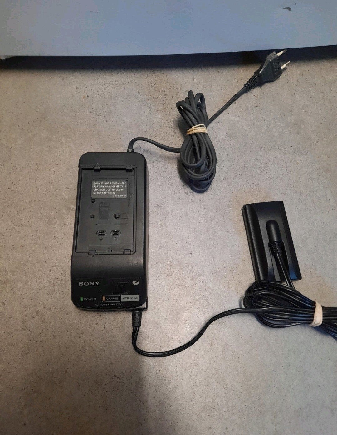 Sony videocamera accu voeding lader AC-V16A, Ophalen of Verzenden, Gebruikt
