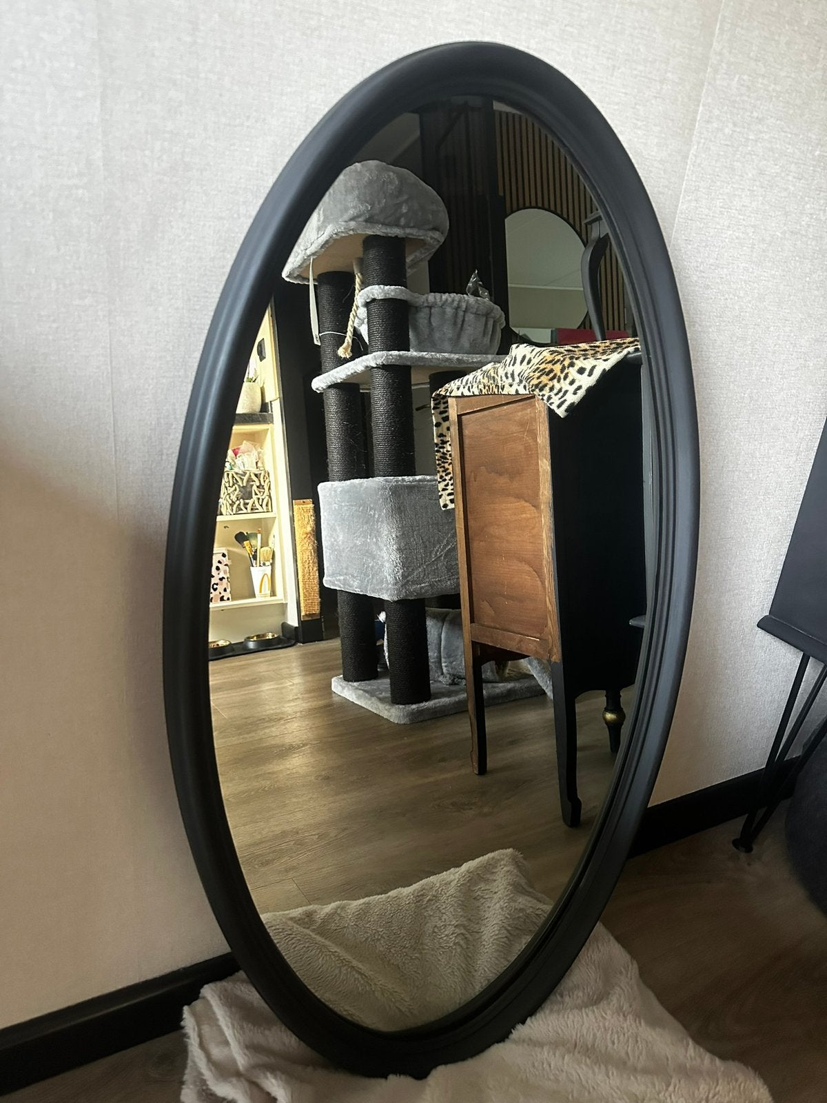 Foto 10 van Gerestylede wandkast wandmeubel mat zwart goud