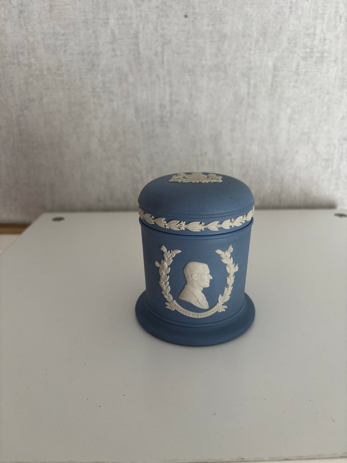 Wedgwood Jasperware dekselpotje Koningin Elizabeth & Prins P, Antiek en Kunst, Ophalen of Verzenden