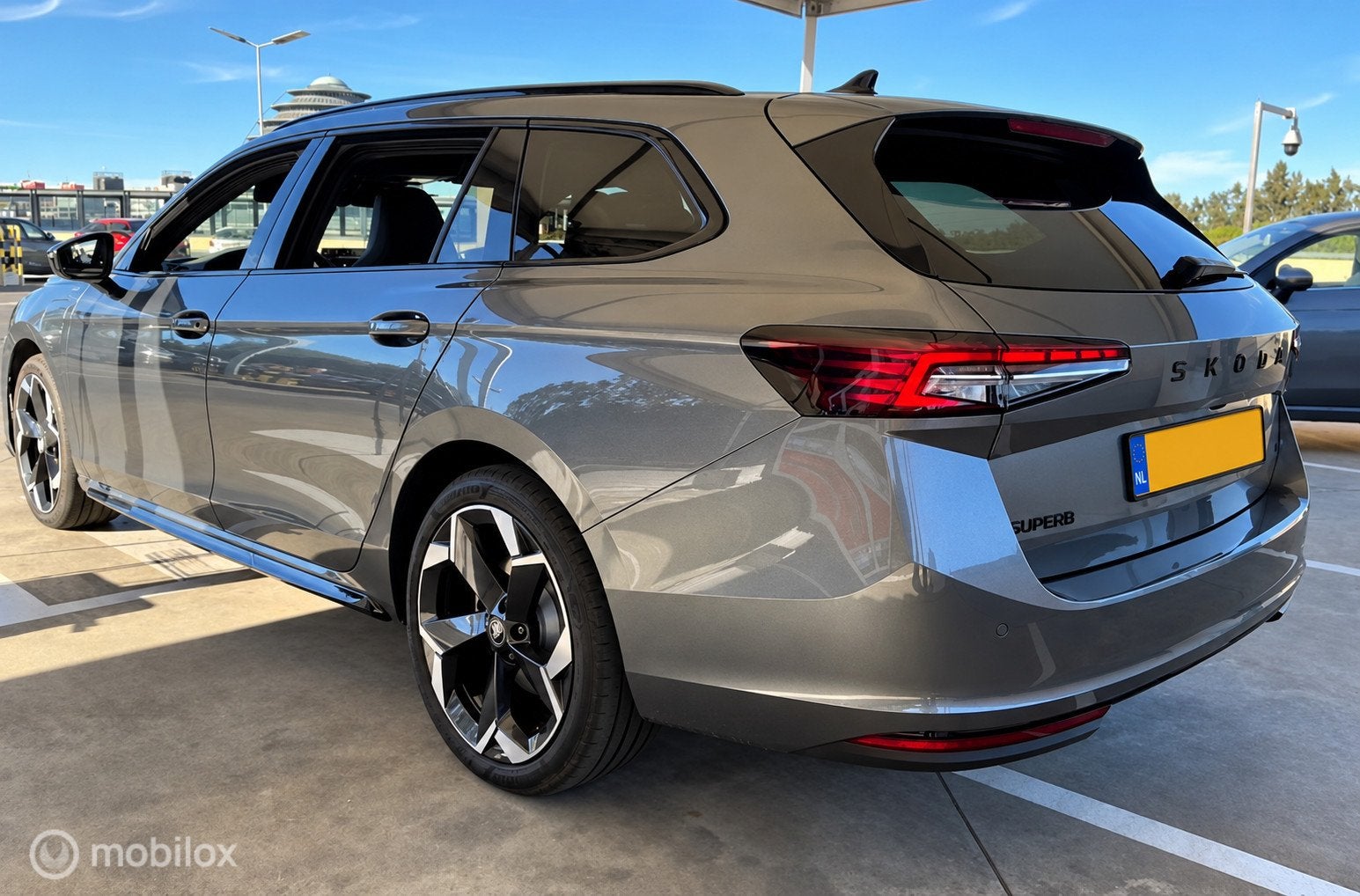 Skoda Superb Combi 1.5 TSI PHEV Sportline ALS NIEUW!, Auto's, Dealer onderhouden, 1498 cc, 4 cilinders, Plug-in hybride