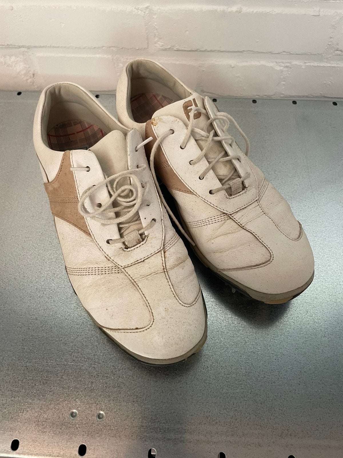 FootJoy dames golfschoenen wit/beige met spikes – maat 38, Ophalen of Verzenden, Gebruikt, Schoenen