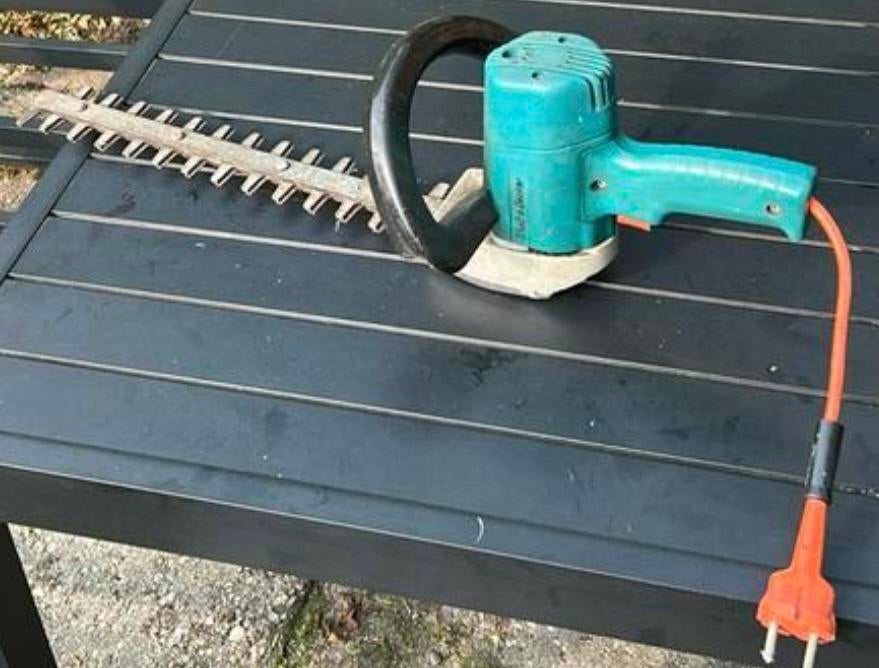 Heggenschaar heggeschaar black&dekker 40cm elektrisch 20 e, Ophalen of Verzenden, Zo goed als nieuw, Elektrisch