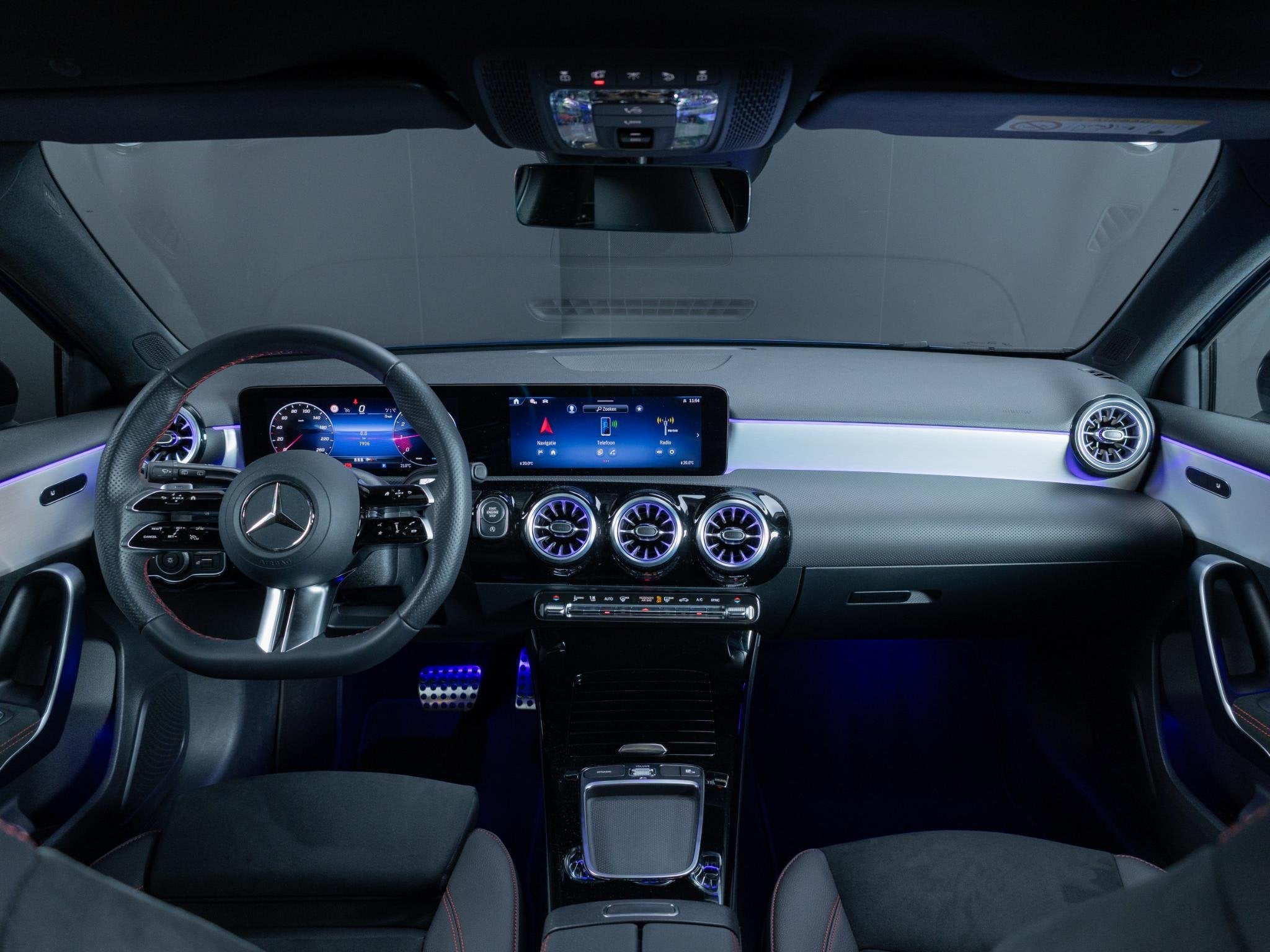 Mercedes-Benz A-Klasse Hatchback 180 AMG Line | Star Edition, Auto's, Dealer onderhouden, 136 pk, Gebruikt, 4 cilinders
