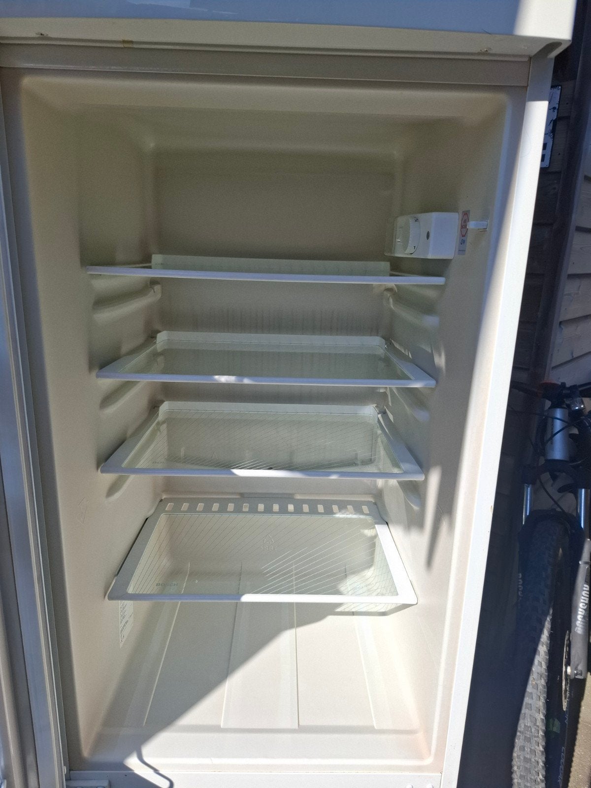 Foto 3 van Bosch Koel-vriescombinatie KGV24320/01 - geen groentelade