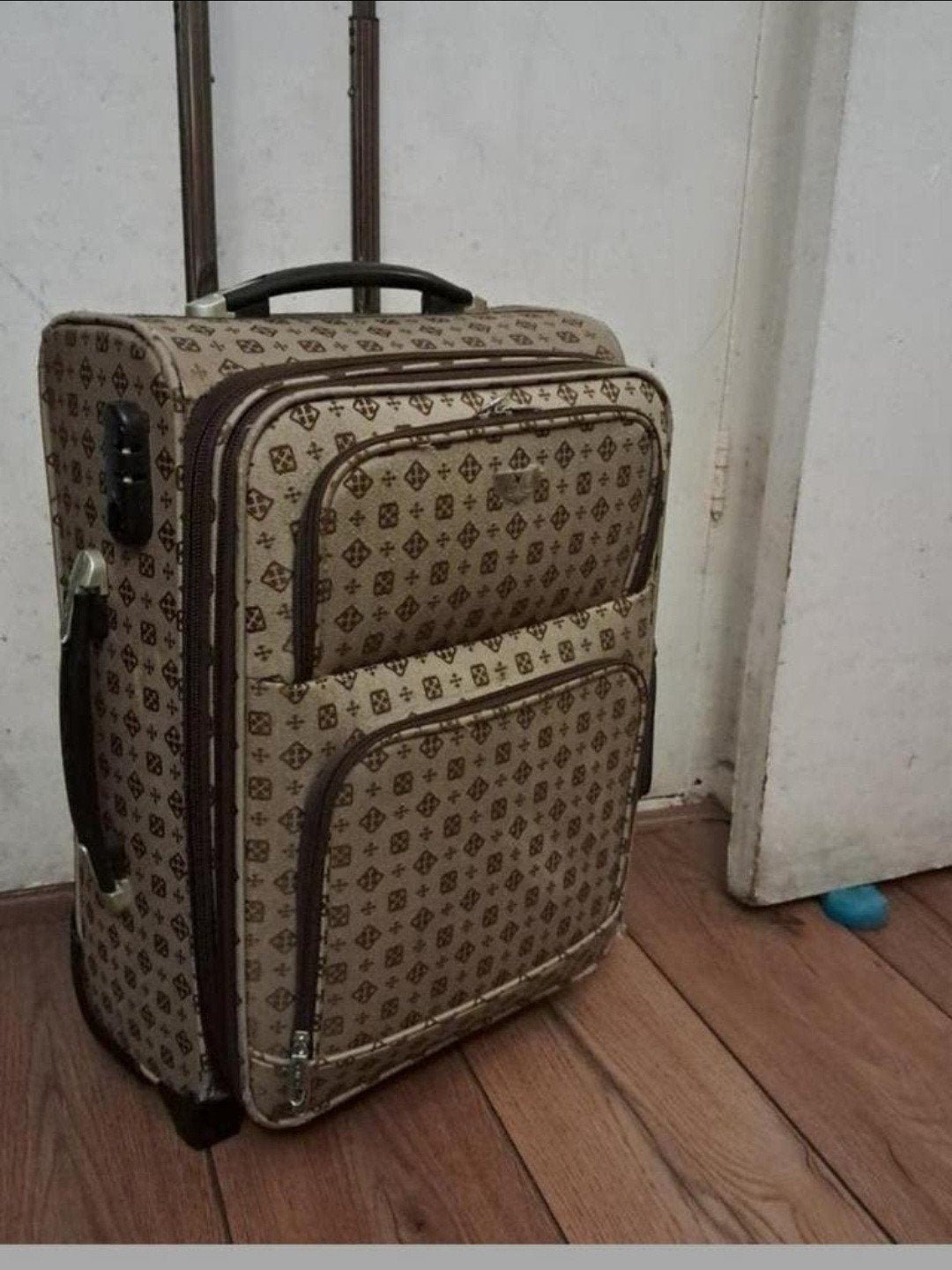 Te koop, Koffer iets groter dan handBaggage., Sieraden, Tassen en Uiterlijk, Koffers, Ophalen